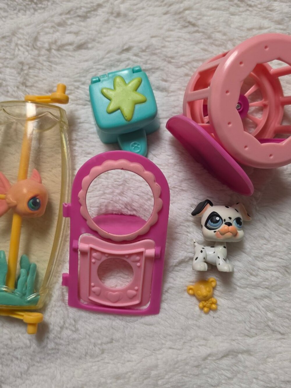 Hasbro Littlest Pet Shop Little Lovin Pet Playhouse Lot Dalmatian 044 Fish Tank